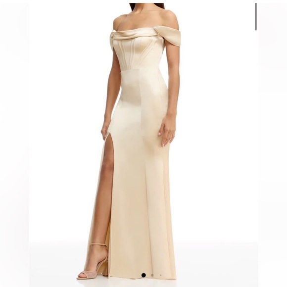 Dress the Population Dresses & Skirts - Dress The Population Melania Off the Shoulder Gown Maxi Dress Champagne Size XS